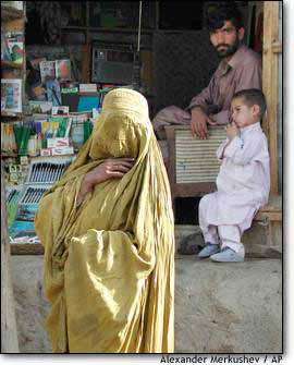 IMG: Afghan woman shopping