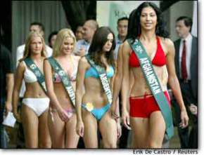 Image: Miss Afghanistan Vida Samadzai Leads Other Miss Earth Candidates During Press Preview
